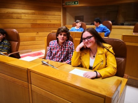 Representantes do consello da infancia e da adolescencia de Castrelo de Mio asistiron ao Parlamento Galego